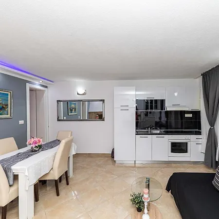 Luka Apartment